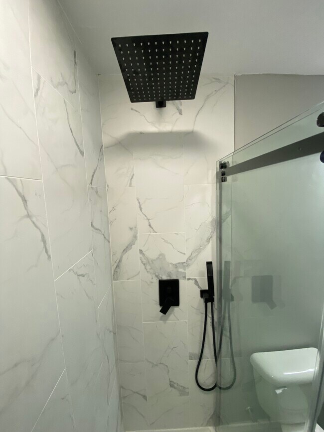 Building Photo - 1235 Summit St