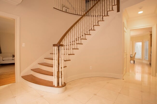 Building Photo - 146 Palisades Ave