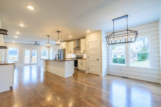 Building Photo - **COMING SOON!  FULLY Renovated Buchanan D...