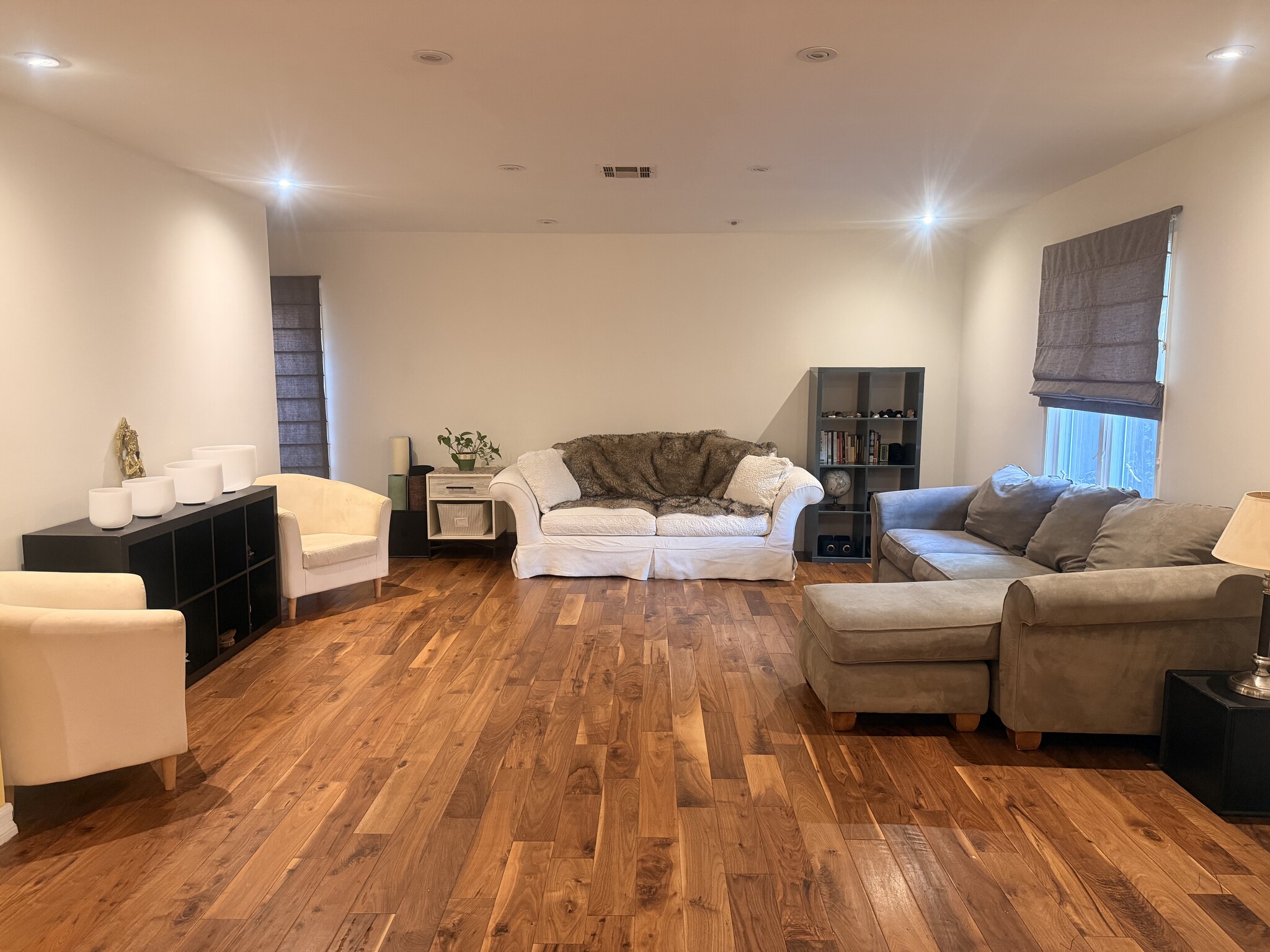 Building Photo - 22453 Clarendon St