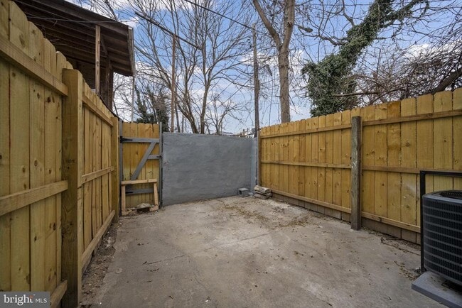 Building Photo - 1316 McHenry St
