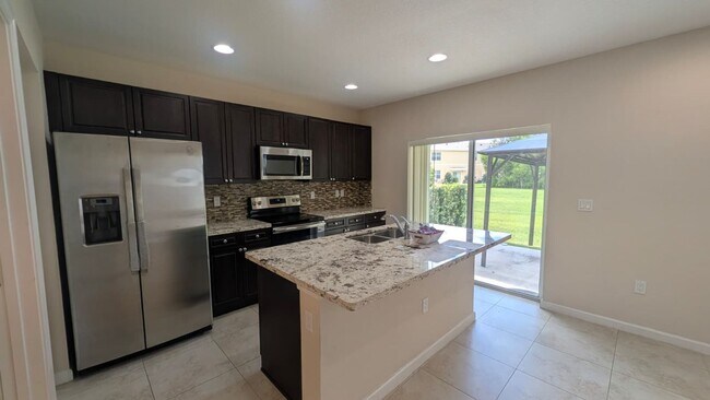 Building Photo - Spacious Townhome in Desirable Vizcaya Falls 3-bedroom, 2.5-bath townhome