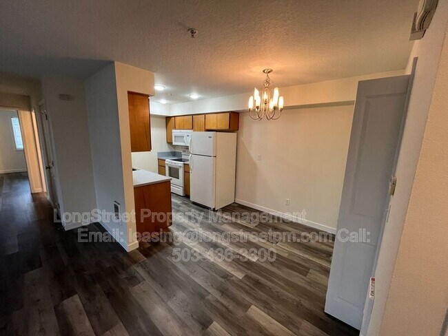 Building Photo - Rhine St Apts  RH-7865