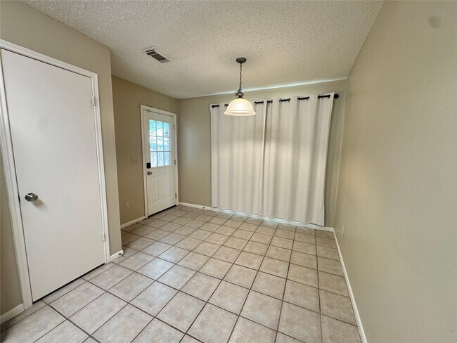 Building Photo - 11 Cottage Grove Pl