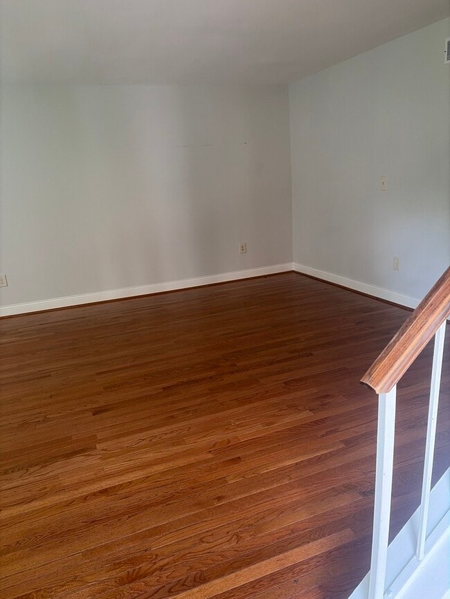 Building Photo - 2 bed 2.5 bath walk out finished basement