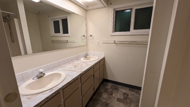 Building Photo - 807 E F St