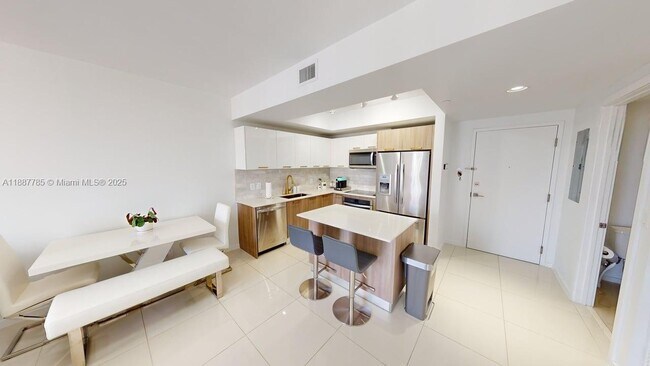 Building Photo - 5300 Paseo Blvd