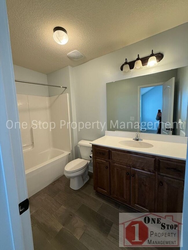 Building Photo - 3-Bedroom, 2.5-Bathroom in Platte City