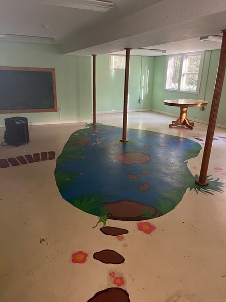 Building Photo - 103 Pequotsepos Rd