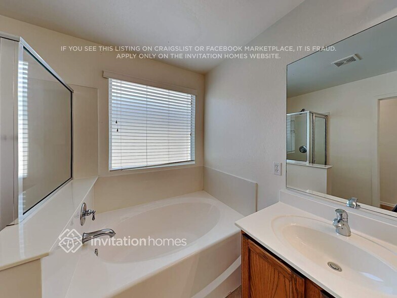 Building Photo - 2752 W Grenadine Rd