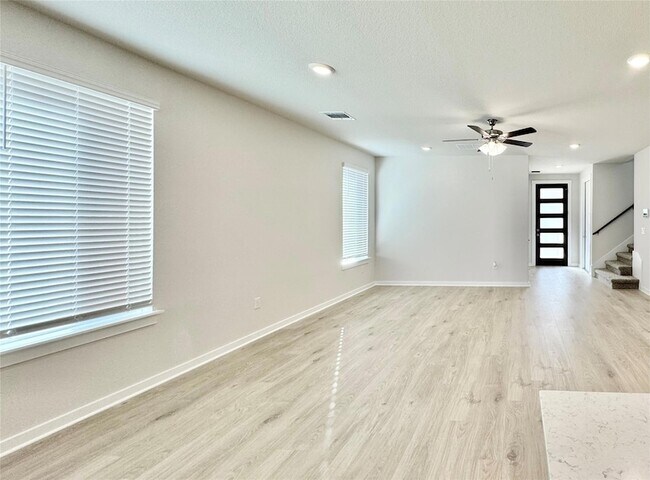 Building Photo - 404 Tinto St