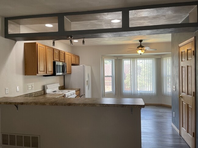 Building Photo - 6032 Park Ridge Rd