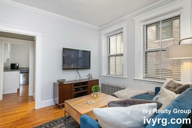 Building Photo - 70 Phillips St