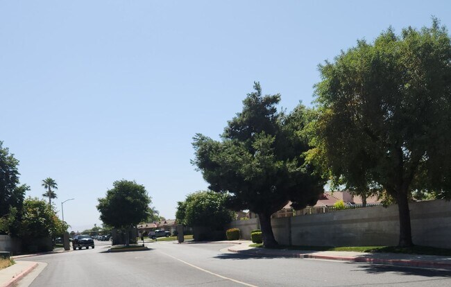 Building Photo - 608 Isla Bonita St