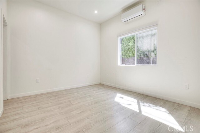 Building Photo - 353 N Mariposa St