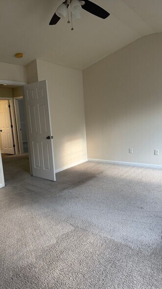 Building Photo - 505 Chartwell Dr