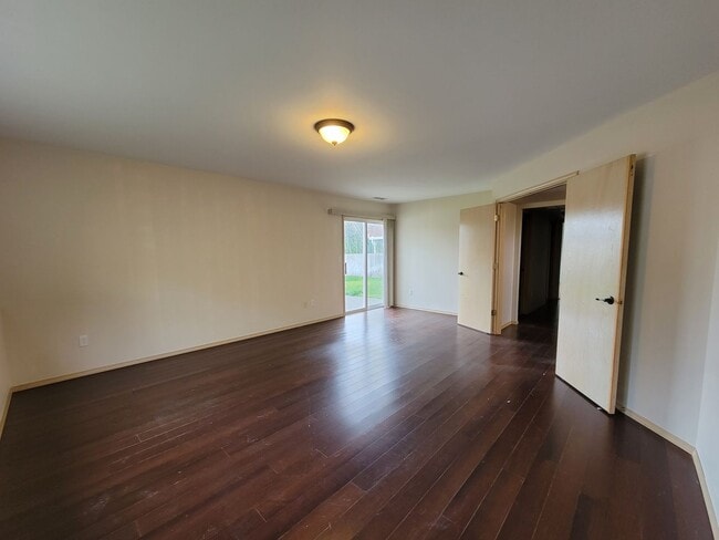 Building Photo - Horn Rapids Home with Bonus Room, Deck, an...