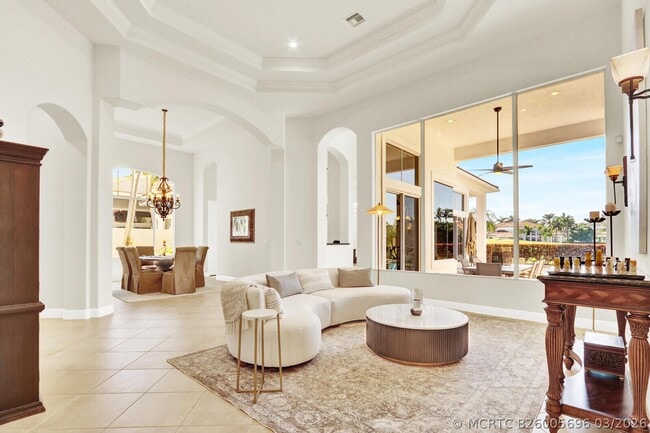 Building Photo - 528 Les Jardin Dr