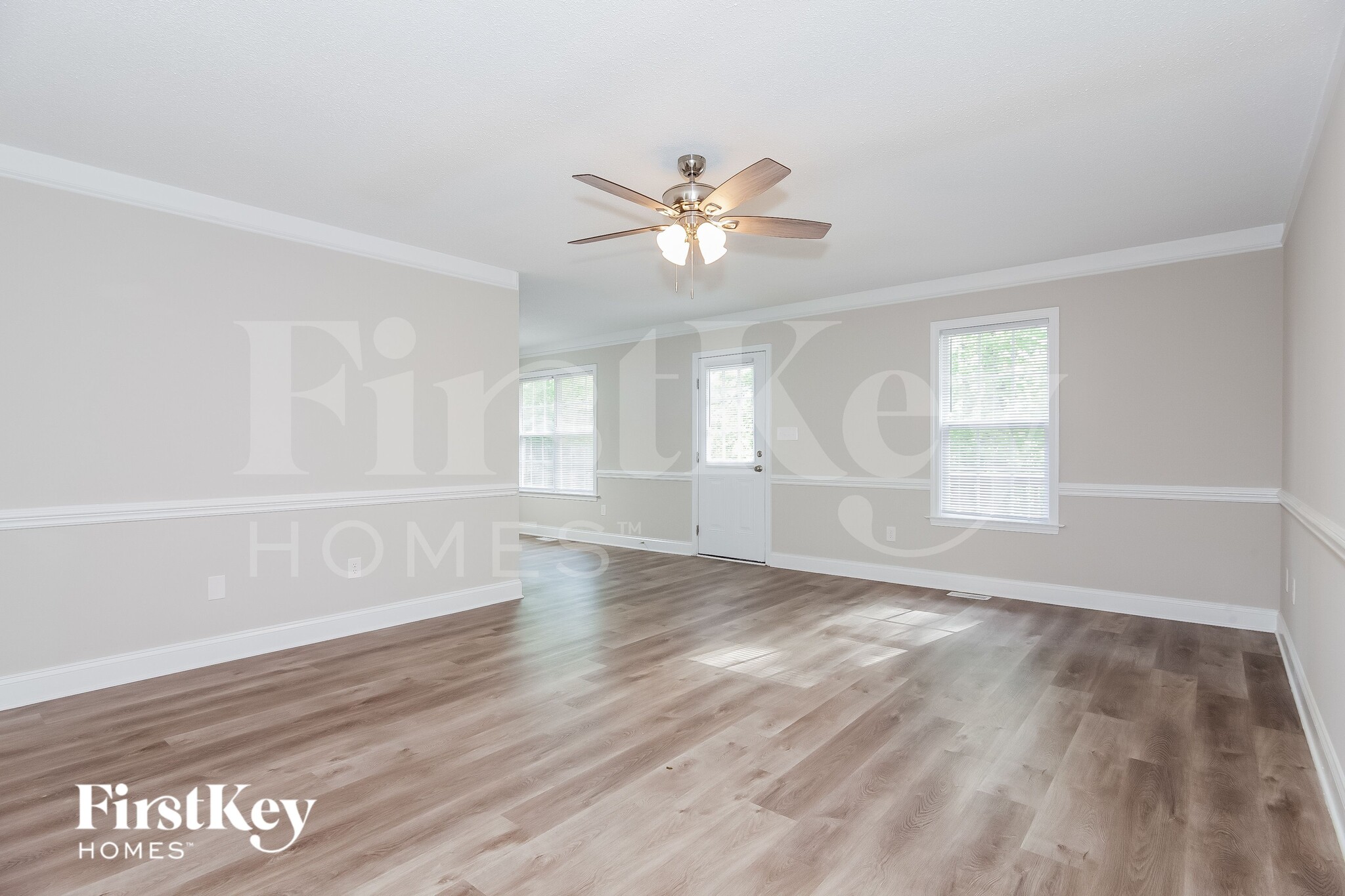 Building Photo - 5327 Oaktree Dr