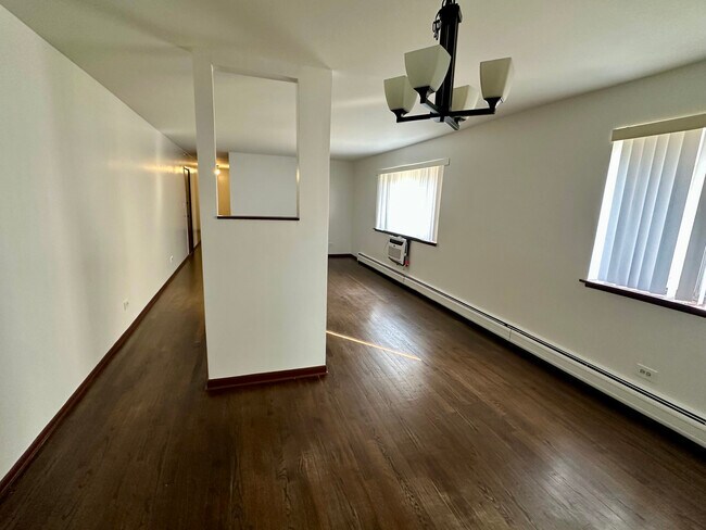 Building Photo - 7320 N Rogers Ave