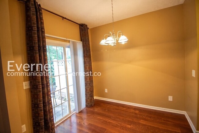 Building Photo - 3 Bed/2.5 Bath Townhome with Garage / Pet-Friendly / Coming Soon!