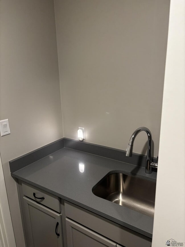 Building Photo - 7615 E 36th Pl