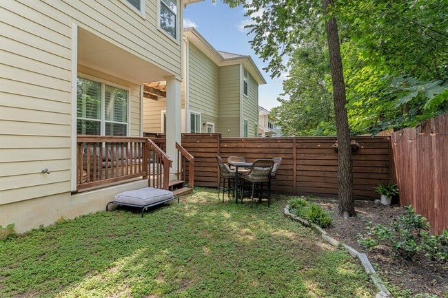 Building Photo - 1821 Village Oak Ct