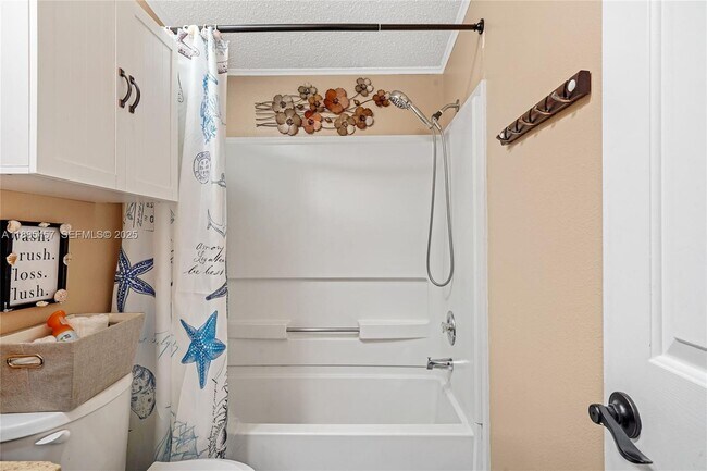 Building Photo - 945 Plantation Rd