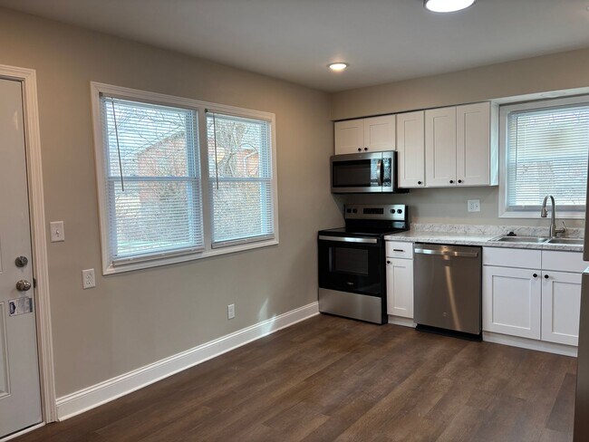 Building Photo - Beautifully Remodeled 3 Bed 1 Bath House