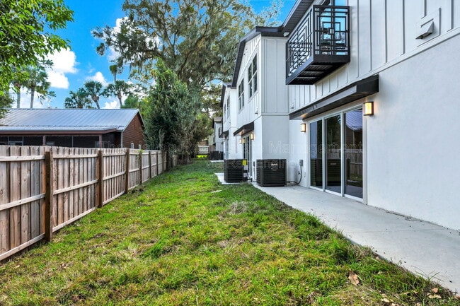 Building Photo - 37 SE 15th Terrace