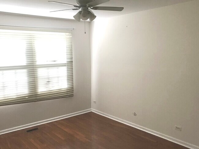 Building Photo - 1120 Fieldstone Ln