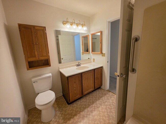 Building Photo - 9 Gristmill Dr