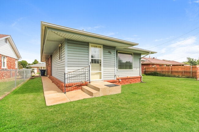 Building Photo - 1516 Sheffield Rd