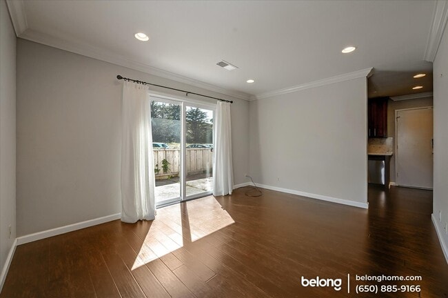 Building Photo - 3700 Athy Dr
