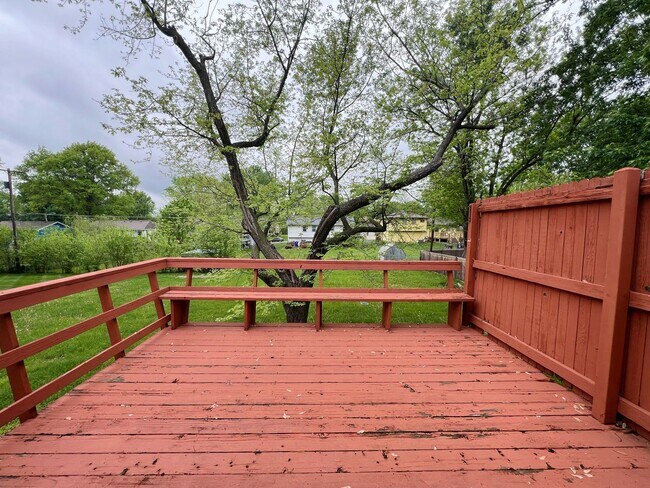 Building Photo - SEE IT NOW: Charming 3-Bedroom Home with S...