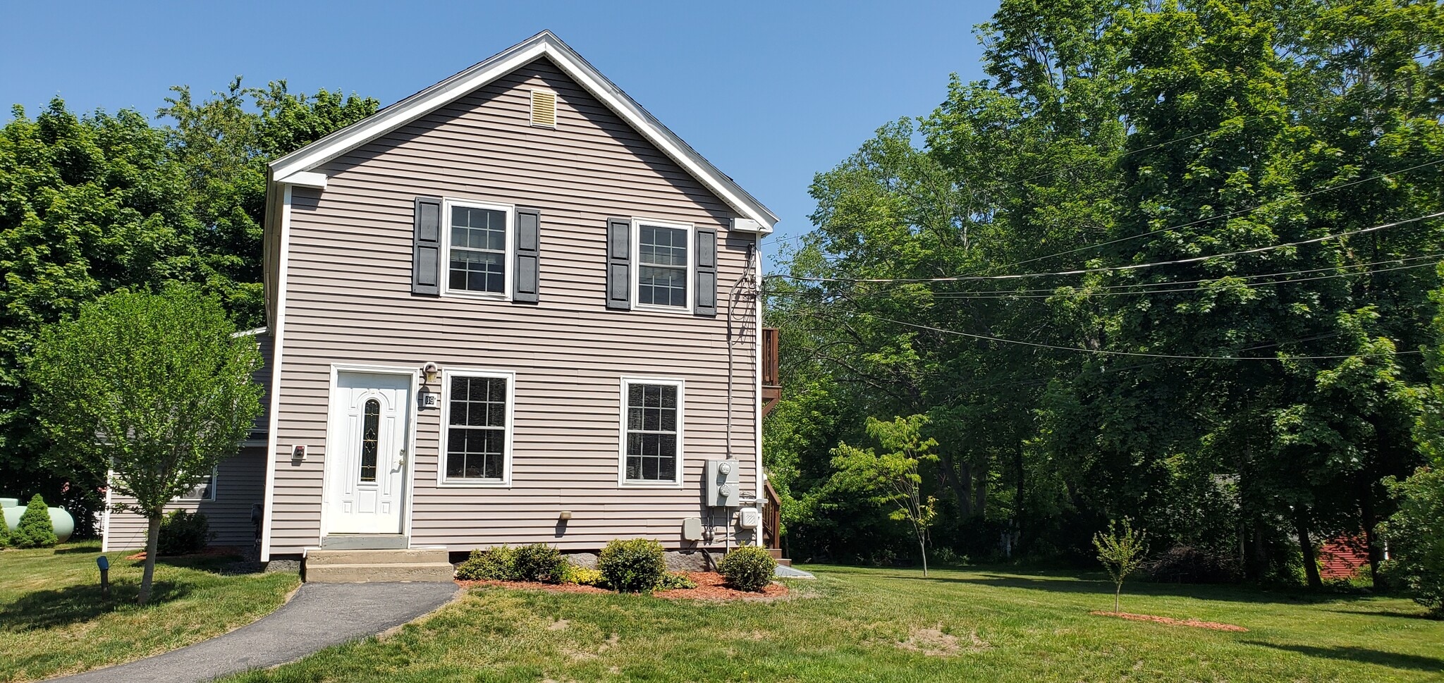 Building Photo - 89 Linden St
