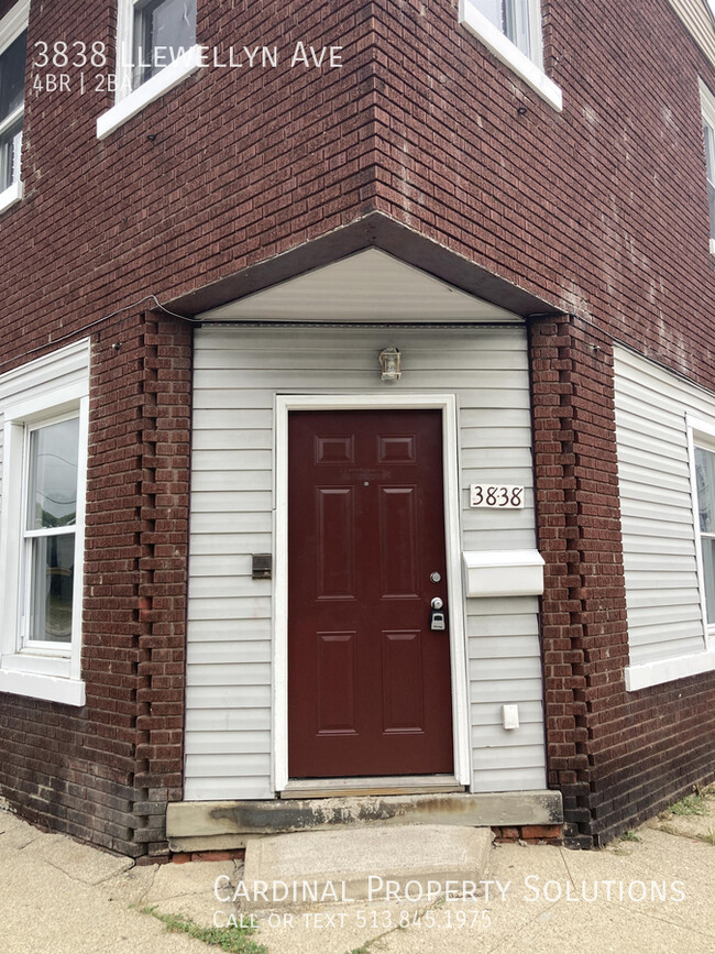Building Photo - 3838 Llewellyn Ave