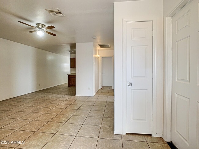 Building Photo - 4205 N Montezuma Dr