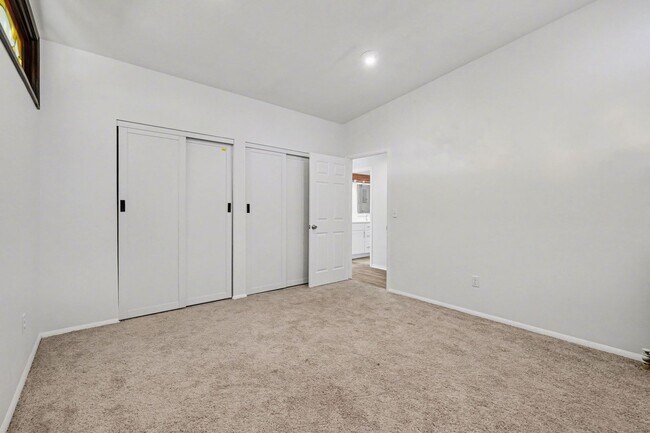 Building Photo - 1119 E McMillan St