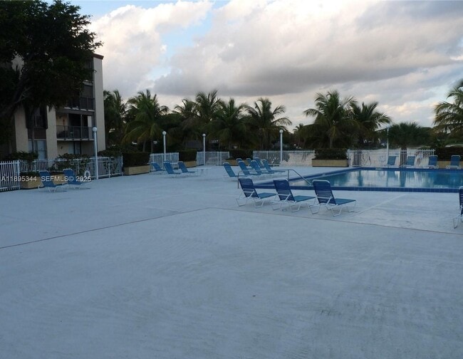 Building Photo - 14501 N Kendall Dr