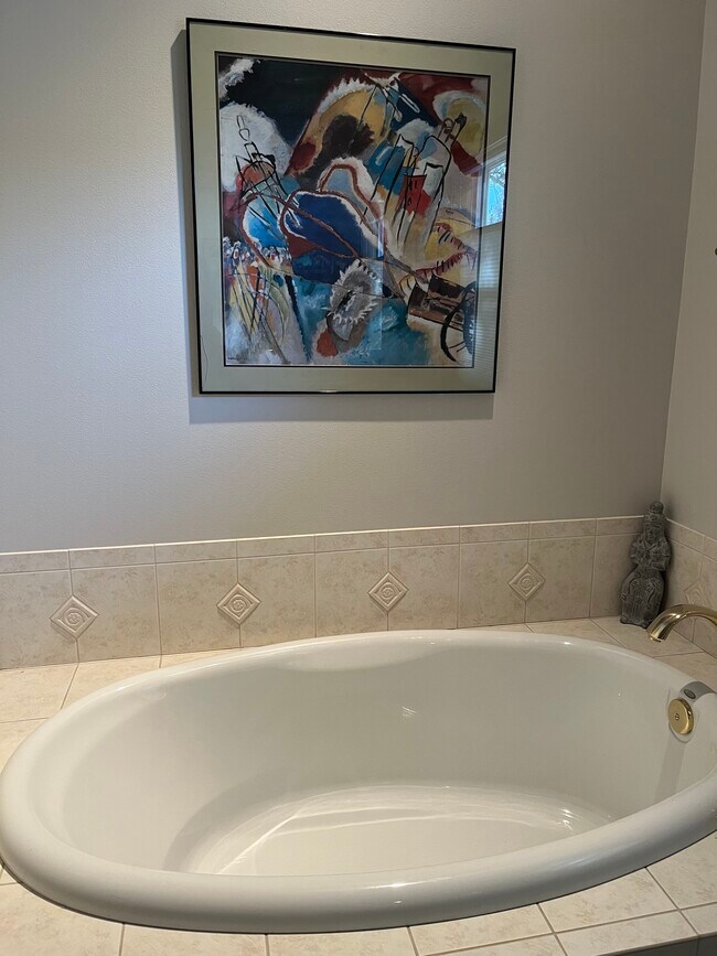 jacuzzin in master - 60709 Golf Village Loop