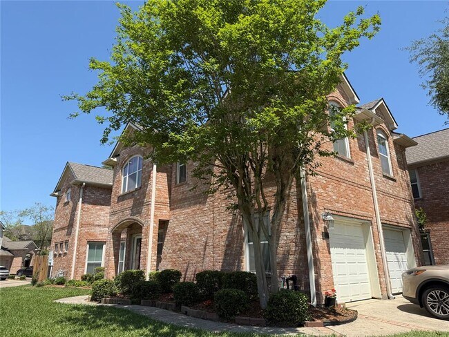 Building Photo - 4027 Park Thicket