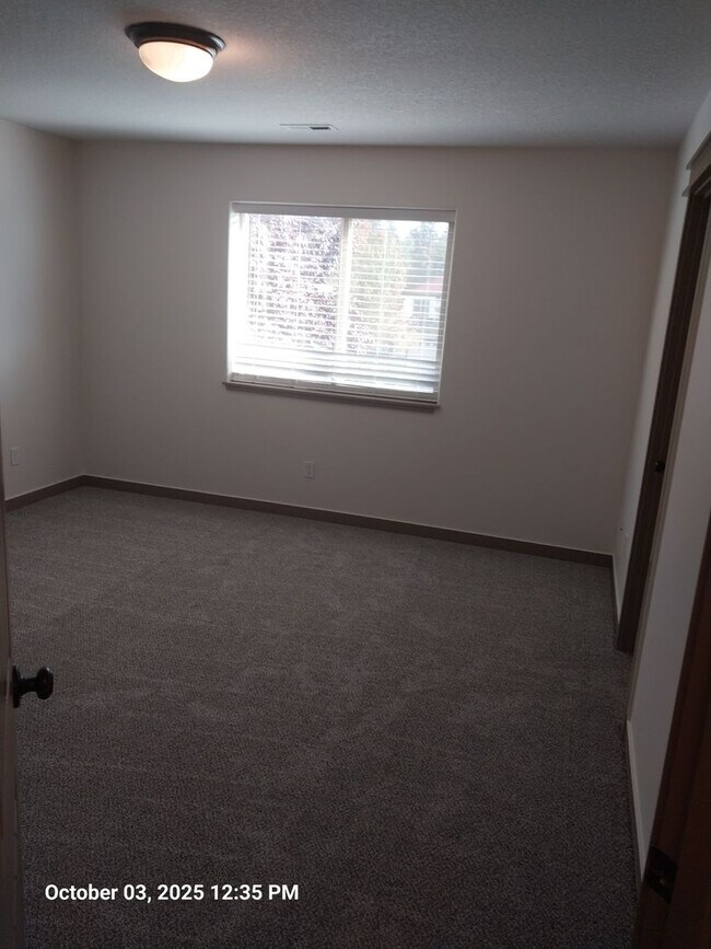 Building Photo - 1116 SE Millright Ave