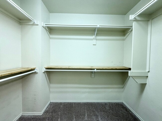 Building Photo - 2224 Stonepark Pl