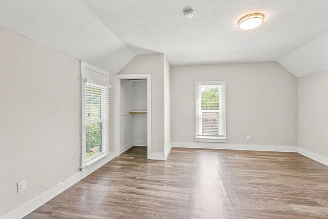 Building Photo - 2522 Iowa St