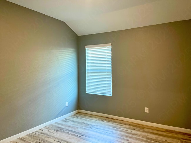 Building Photo - 8014 Chanting Bnd