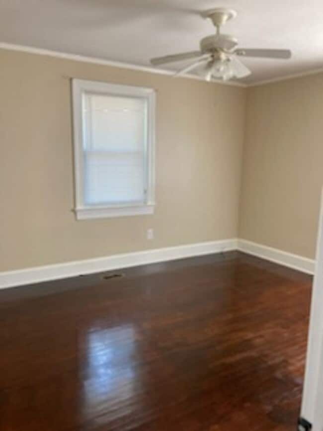Building Photo - Charming and Updated 3 BR, 1 BA in Goldsboro