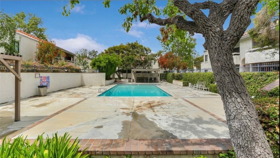 Building Photo - 25019 Peachland Ave