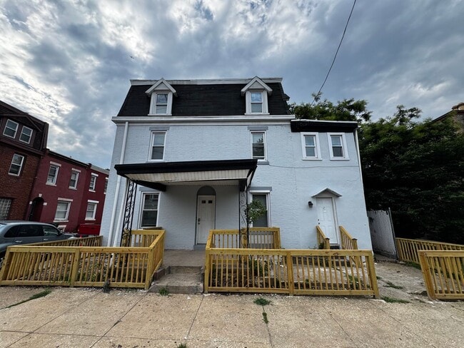 Primary Photo - Remodeled 4bd/2 bath Home with Rear yard!!...