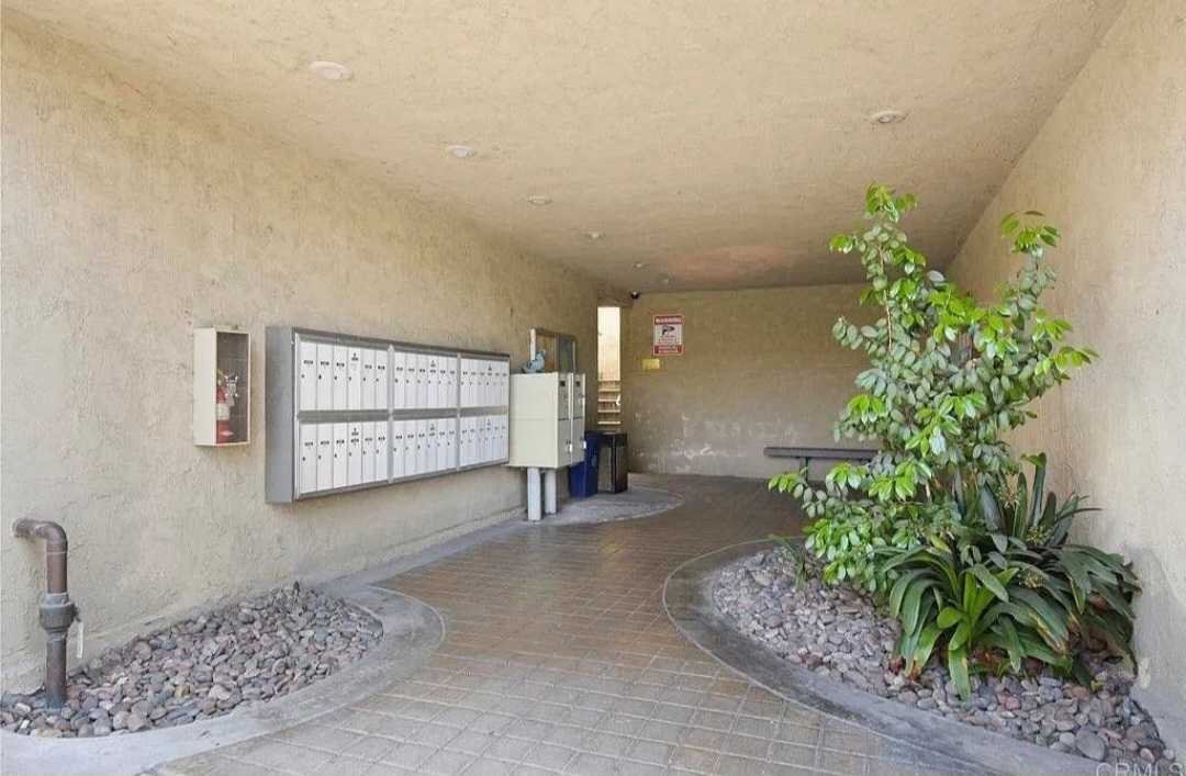 Building Photo - 6675 Mission Gorge Rd